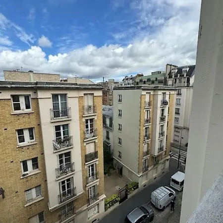 Parisien Vue Sur Tour Eiffel Paris