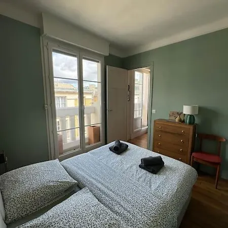Apartment Parisien Vue Sur Tour Eiffel Paris