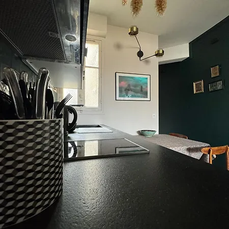 Parisien Vue Sur Tour Eiffel