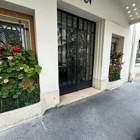 Parisien Vue Sur Tour Eiffel Apartamento *