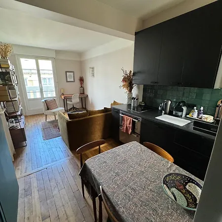 Parisien Vue Sur Tour Eiffel Paris