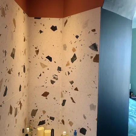 Parisien Vue Sur Tour Eiffel