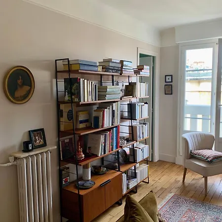 Parisien Vue Sur Tour Eiffel